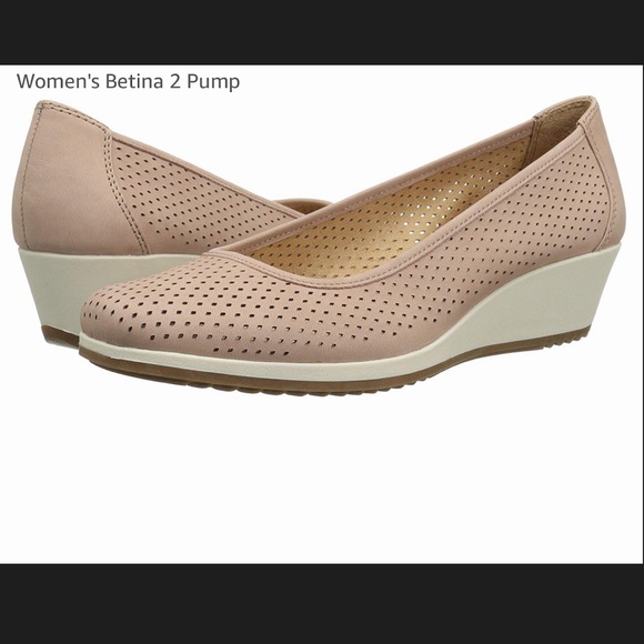 naturalizer betina wedge pumps